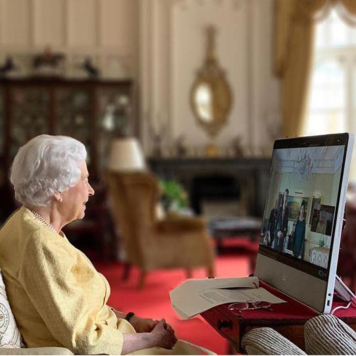 La reina Isabel II en una audiencia