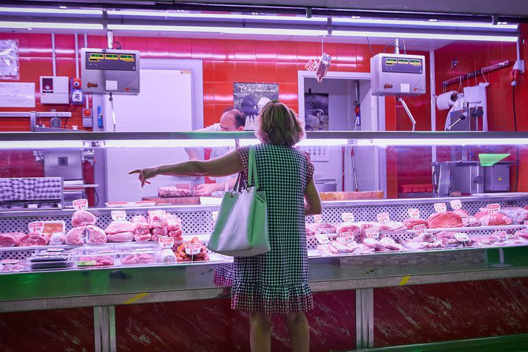 Para el cierre de 2023 los analistas, consultados en el REM, esperan una inflación de más de 100% (Foto Jesús Hellín - Europa Press)