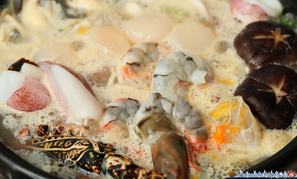 喜來登‧蘇可泰海鮮總匯之龍蝦干貝紅蟳冬季戀鍋