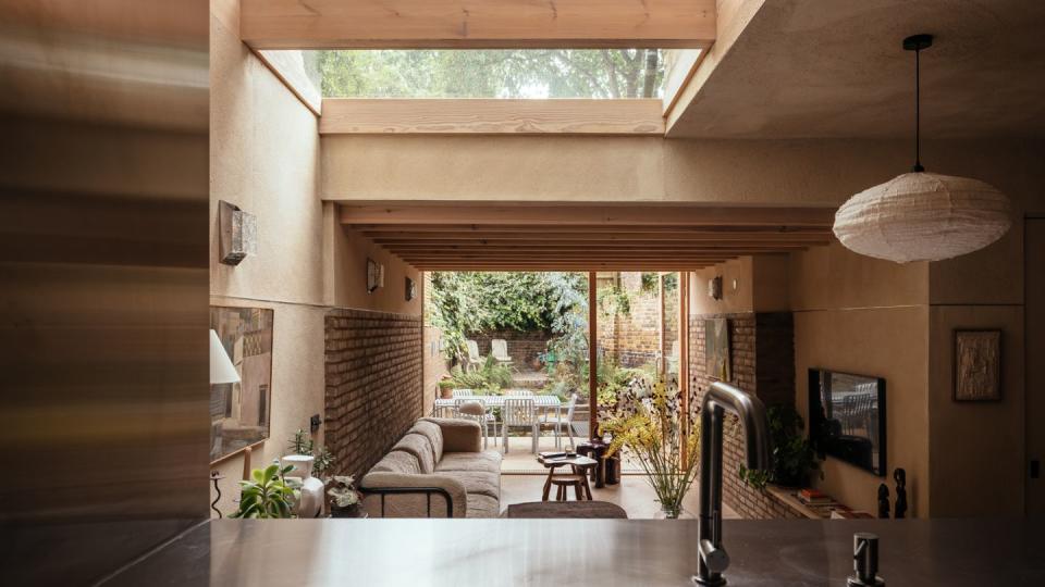 <p><strong>Location:</strong> Lambeth</p><p><strong>Designed by: </strong>nimtim architects</p><p>The vision for this project was to transform this two-storey garden flat in a Victorian building, within the Minet Estate Conservation Area in Stockwell, into a sanctuary from the city. With a focus on bringing daylight in and textured natural materials, it offers framed views of the garden which were central to the design. <br></p>