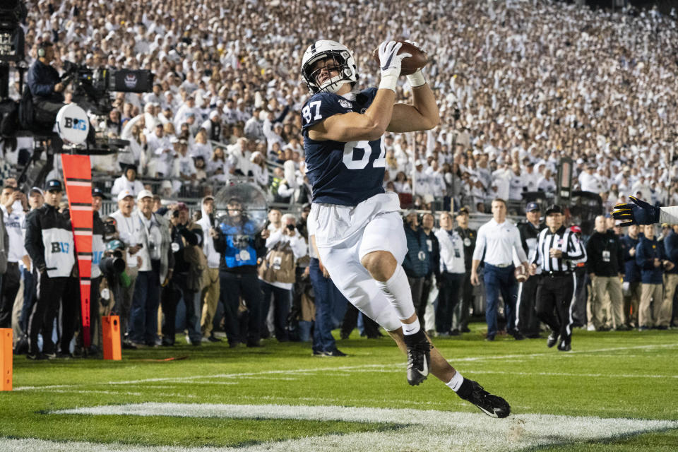 UNIVERSITY PARK, PA - OCTOBER 19:  Penn State Nittany Lions Tight End Pat Freiermuth (87) catches a pass for a touchdown during the first half of the game between the Michigan Wolverines and the Penn State Nittany Lions on October 19, 2019, at Beaver Stadium in University Park, PA, (Photo by Gregory Fisher/Icon Sportswire via Getty Images)