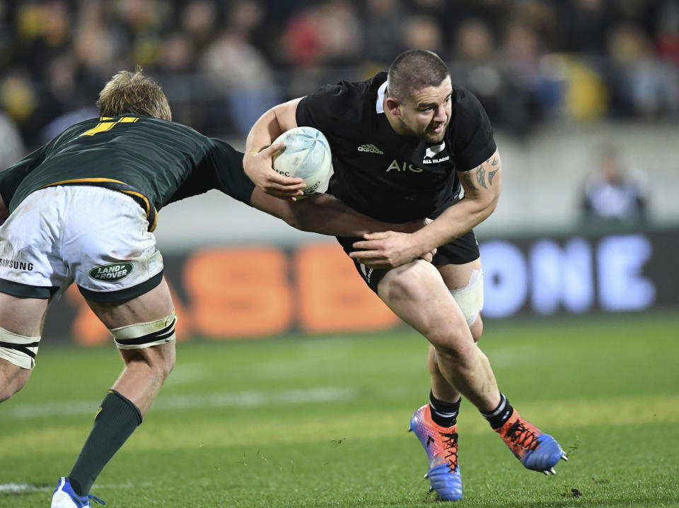 New Zealand's Dane Coles, right, slips a tackle of South Africa's Pieter-Steph du Toit during a Rugby Championship match between the All Blacks and South Africa in Wellington, New Zealand, Saturday, July 27, 2019. (AP Photo/Ross Setford)