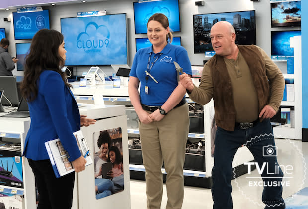 Dina's dad is played by dean norris. The same actor as hank in breaking  bad! : r/superstore