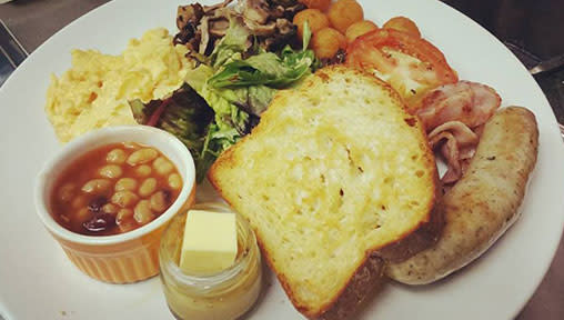 Top Restaurants in Singapore for a Delicious English Breakfast