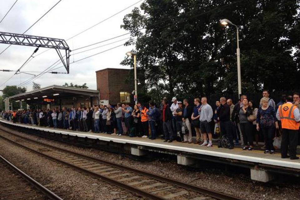 Commuters wait for trains during delays at Gospel Oak station (‏@alesbon)