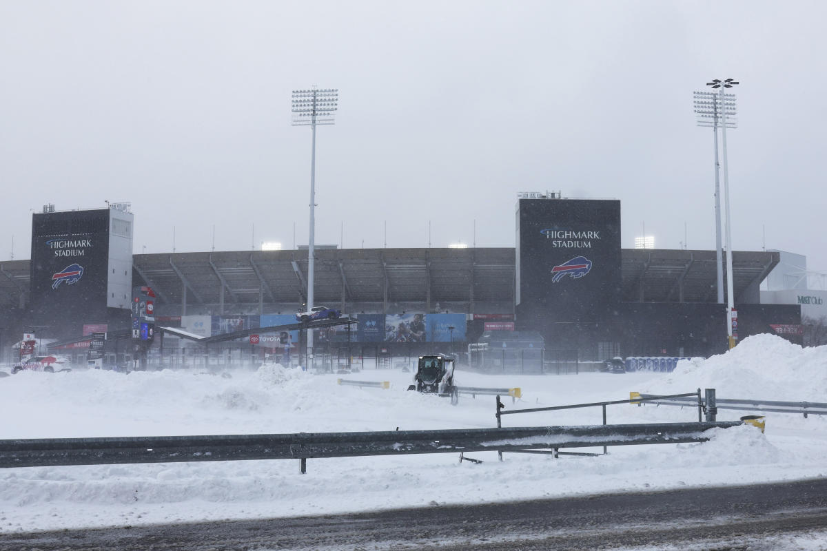 Buffalo Bills vs Pittsburgh Steelers wild-card playoff game delayed due to  massive snow storm - BVM Sports