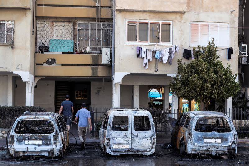 Israeli-Palestinian violence flares up