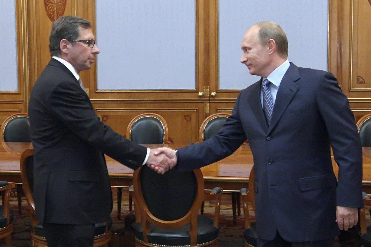 Petr Aven seen with Vladimir Putin in 2010  (AFP via Getty Images)