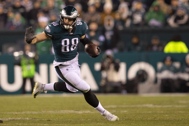 PHILADELPHIA, PA - NOVEMBER 14: Philadelphia Eagles Tight End Dallas  Goedert (88) spikes the ball to