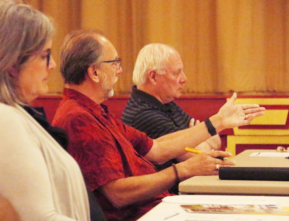 Alderman Mike Barr, middle, makes a point during a topic discussion during Monday's city council meeting. Listening to Barr included Alderman Kelly Eckhoff, left, and Frank Giovanini.