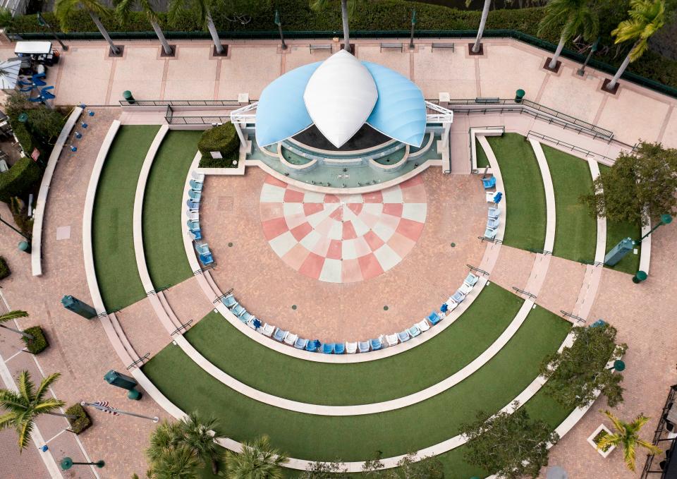 The Harbourside Place amphitheatre with a fountain and splash zone in front.