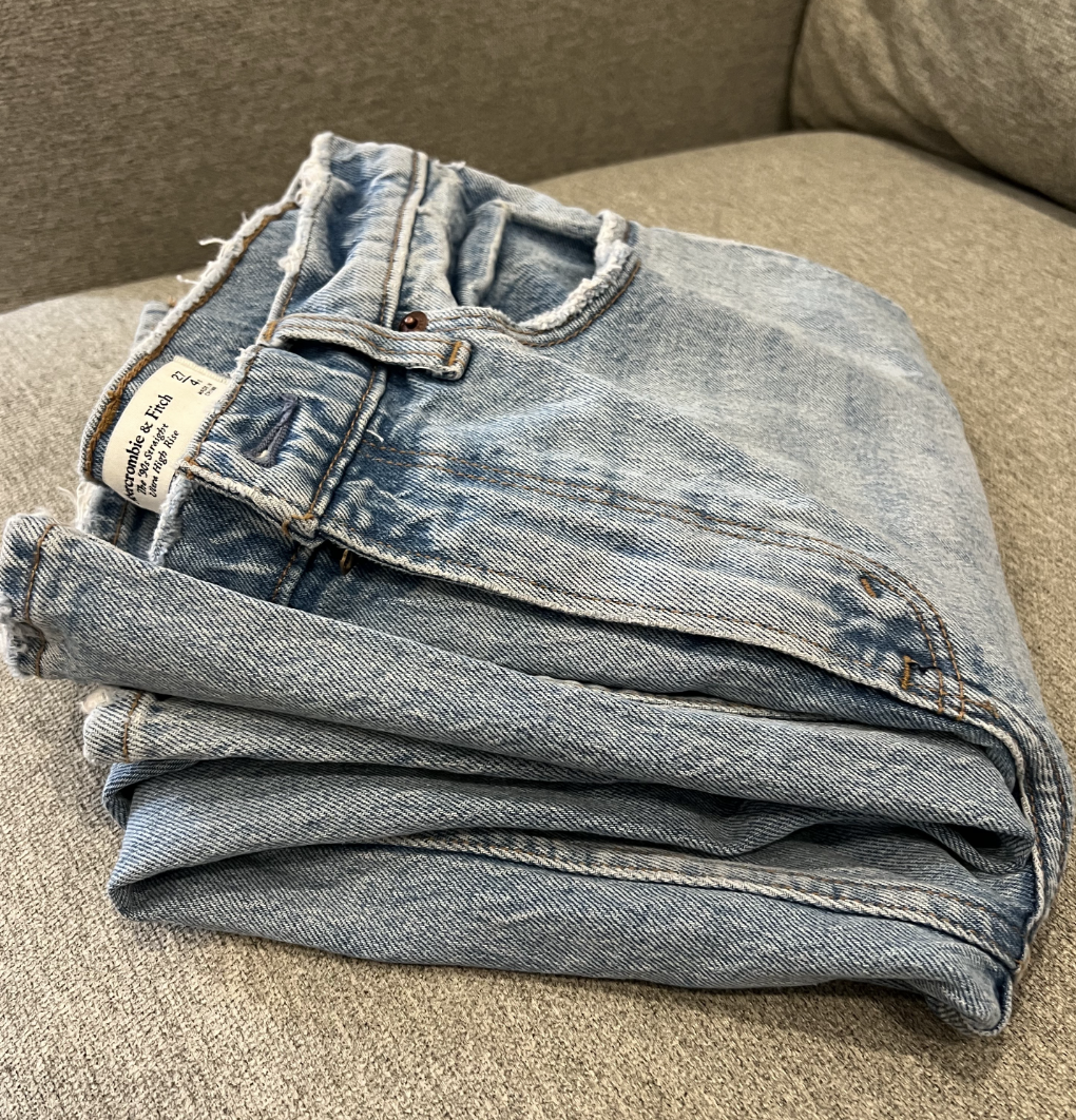 Mili Godio bought these Abercrombie Curve Love Ultra High Rise 90s Straight Jeans. (Mili Godio)