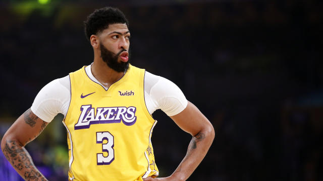 Lakers sign Anthony Davis to NBA-record max extension, keeping him