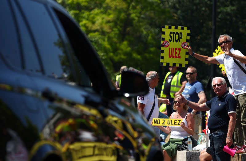 Protest against proposed upcoming expansion of ULEZ tariff on vehicle emissions in London