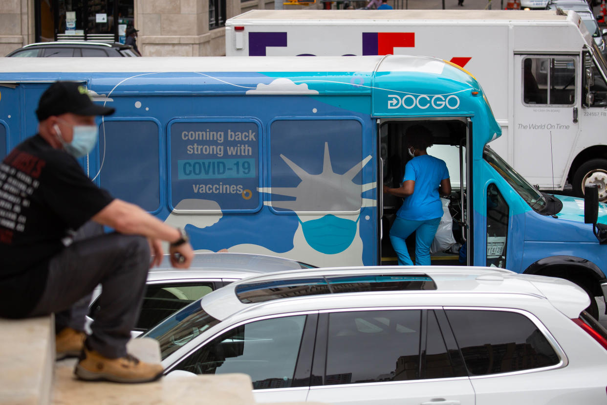A medical worker enters a mobile COVID-19 vaccination center in the Brooklyn borough of New York, the United States, Aug. 18, 2021.  The United States will begin administrating COVID-19 booster shots next month as new data shows that vaccine protection wanes over time, top U.S. health officials announced Wednesday.  According to the CDC, 72.2 percent of American adults have received one dose of COVID-19 vaccine, with 61.8 percent being fully vaccinated. (Photo by Michael Nagle/Xinhua via Getty Images)