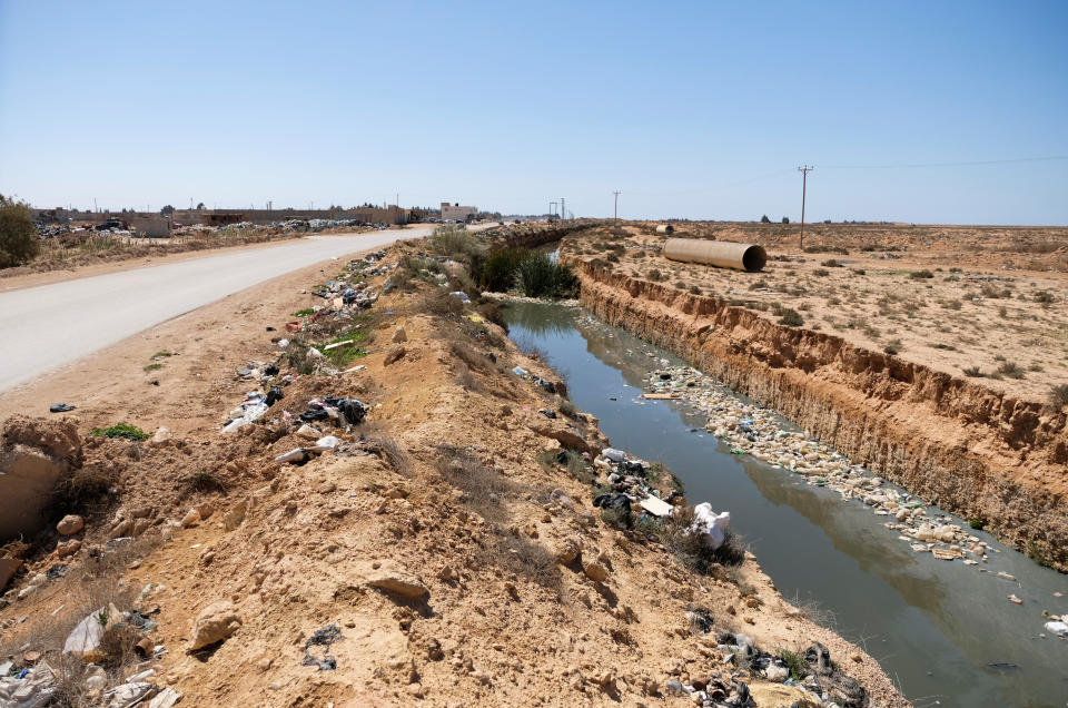 La escasez de agua es visible en muchos lugares. (REUTERS/Esam Omran Al-Fetori)