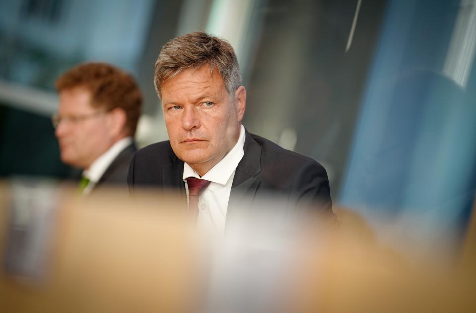 Bundeswirtschaftsminister Robert Habeck erwägt bereits, staatliche Hilfsprogramme für Unternehmen auf den Weg zu bringen. - Copyright: picture alliance/dpa | Kay Nietfeld