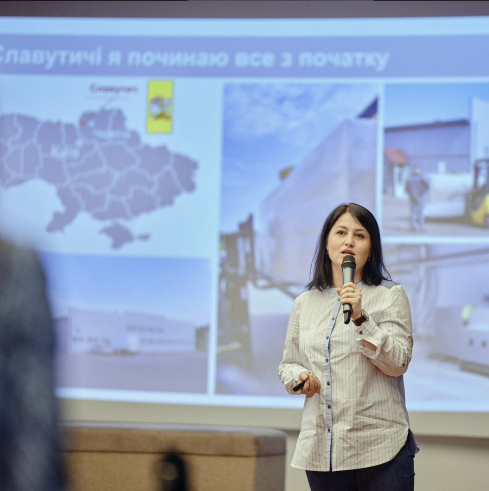 Maria Bubnova presenting her business relocation story. (instagram.com/nova_kukhnya)