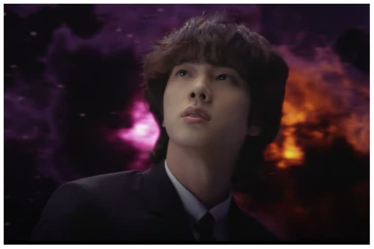 Jin de BTS lanzó el videocplip de "The Astronaut", su primer trabajo como solista