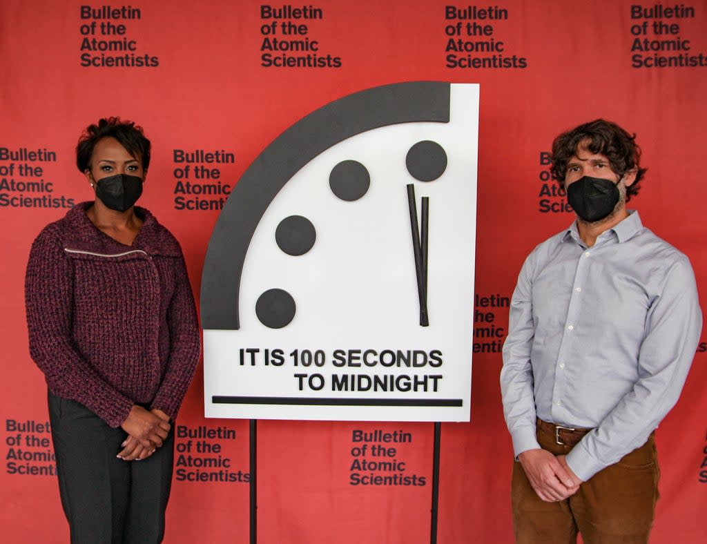 Dr Suzet McKinney and Dr Daniel Holz unveil the Doomsday Clock for 2022 (Bulletin of the Atomic Scientists/PA) (PA)