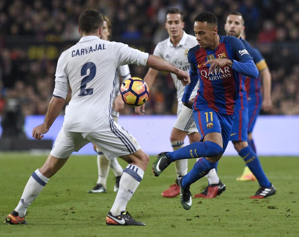 <p>Neymar a encore régalé par intermittence devant un Carvajal en difficulté. Il botte le coup-franc de l’ouverture du score mais n’a pas su faire le break. </p>