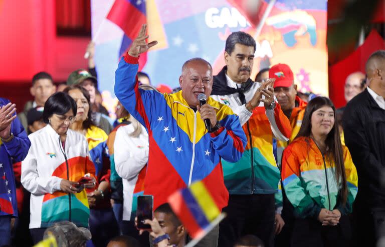 Diosdado Cabello y Nicolás Maduro. (Pedro Rances Mattey / AFP)