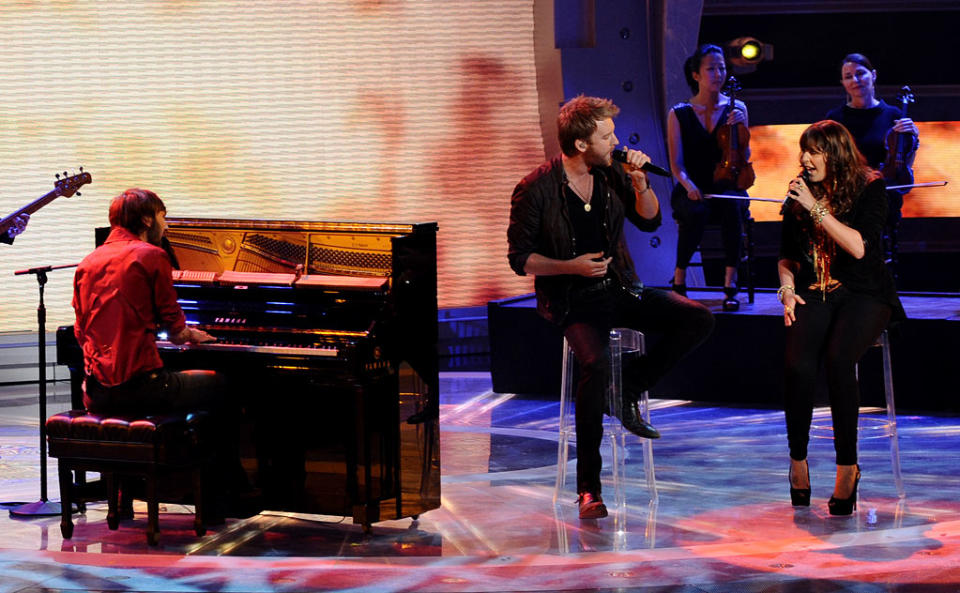 Lady Antebellum performs "Just a Kiss" on "American Idol."