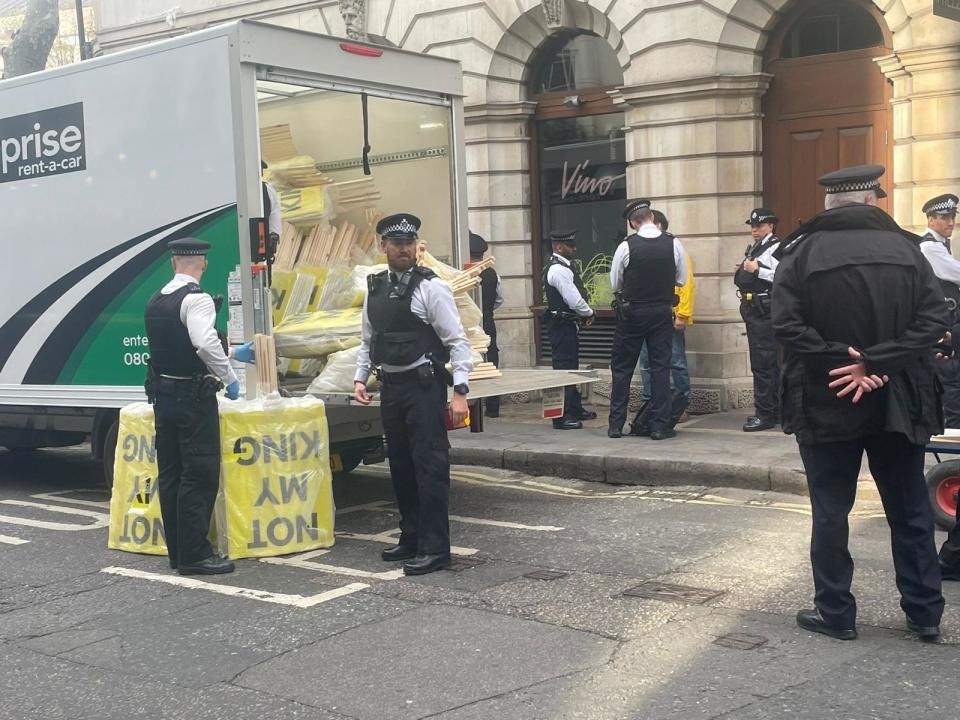 Police confiscate ‘not my king’ placards (The Independent)