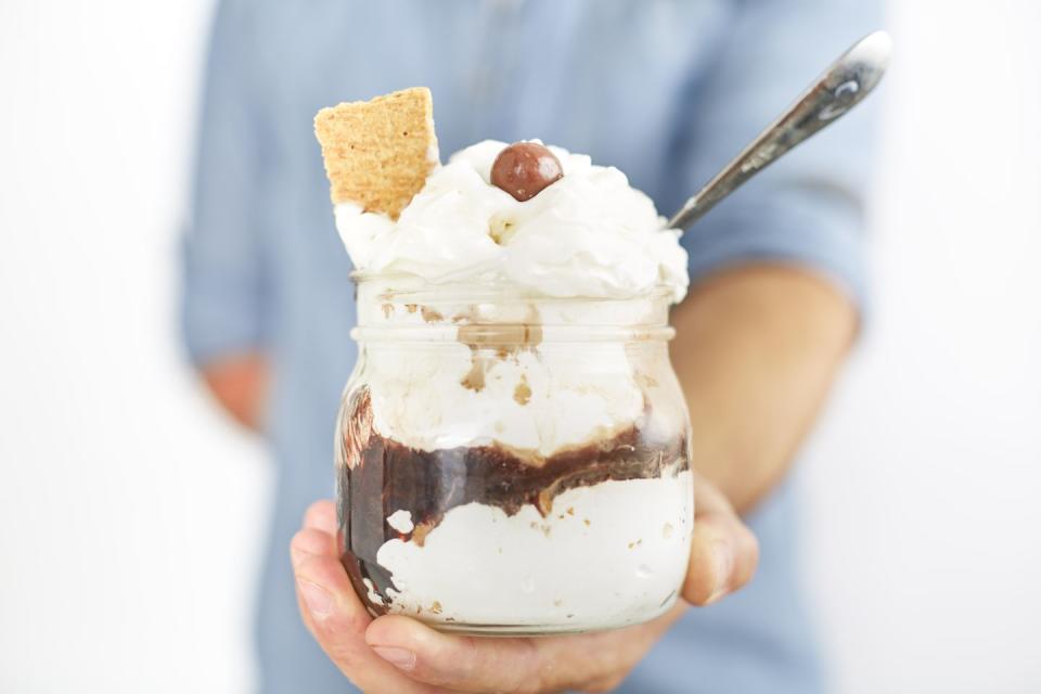 <p>Turn the bonfire snack into a delicious dessert. </p><p>Get the <a href="http://www.delish.com/uk/cooking/recipes/a28796744/smores-sundae/" rel="nofollow noopener" target="_blank" data-ylk="slk:S'mores Sundae;elm:context_link;itc:0;sec:content-canvas" class="link ">S'mores Sundae</a> recipe. </p>