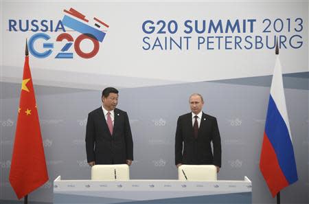 Russia's President Vladimir Putin (R) meets with his Chinese counterpart Xi Jinping at the G20 Summit in Strelna near St. Petersburg, September 5, 2013. REUTERS/Alexander Nemenov/Pool