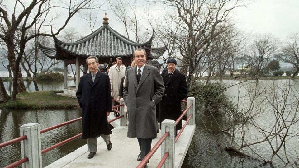 El expresidente de EE.UU. Richard Nixon con el premier chino Chou Enlai