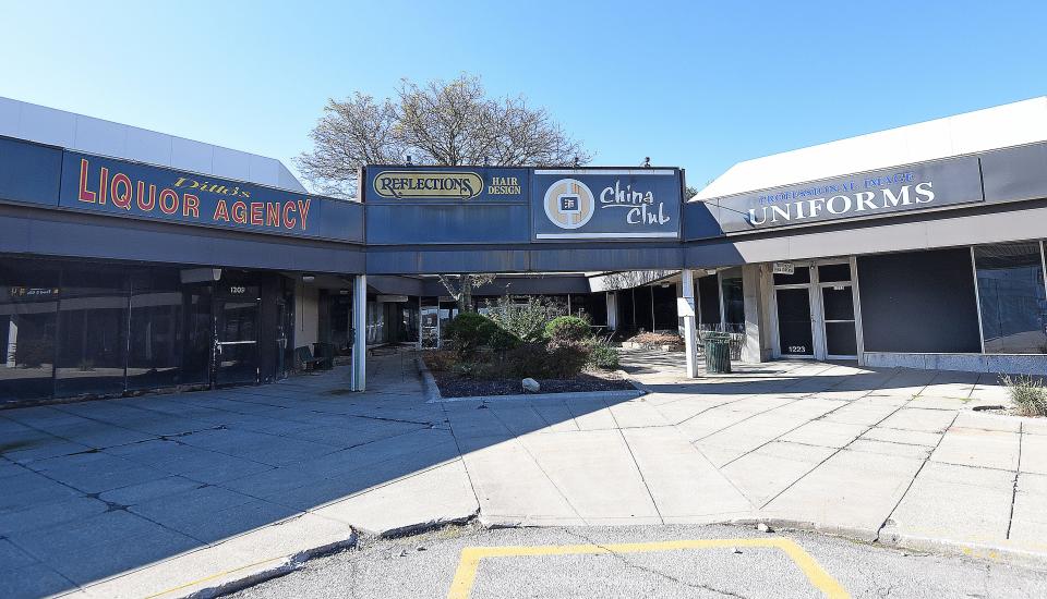 This once popular corner of the West Park Shopping Center is now completely vacant.