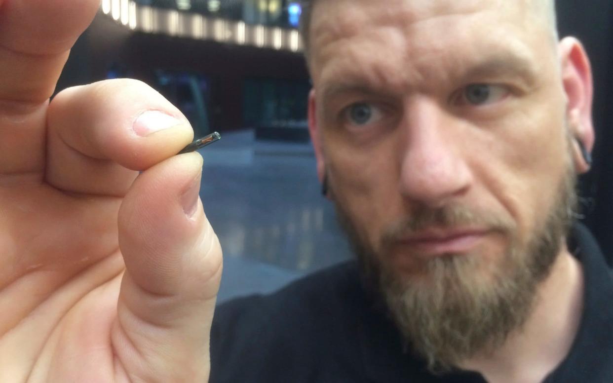  A microchip implant - AP