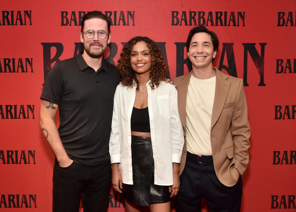 LOS ANGELES, CALIFORNIA - AUGUST 22: (L-R) Zach Cregger, Georgina Campbell and Justin Long attend the 