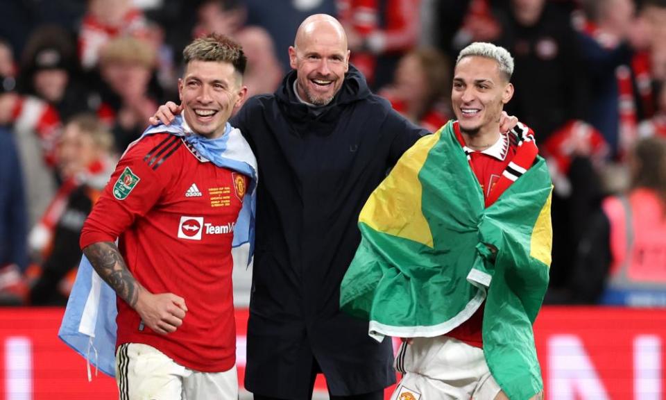 Erik ten Hag celebrates with Lisandro Martínez and Antony at full-time.