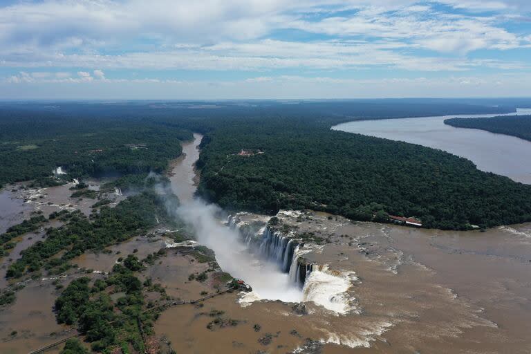 Las Cataratas y una vista aérea tomada este martes