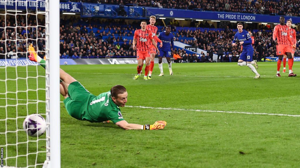 Cole Palmer scores for chelsea