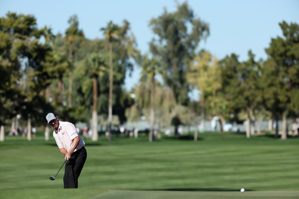 Steven Alker putts on the fourth green during the third round of the 2022 Charles Schwab Cup Championship at Phoenix Country Club. (Photo by Christian Petersen/Getty Images)