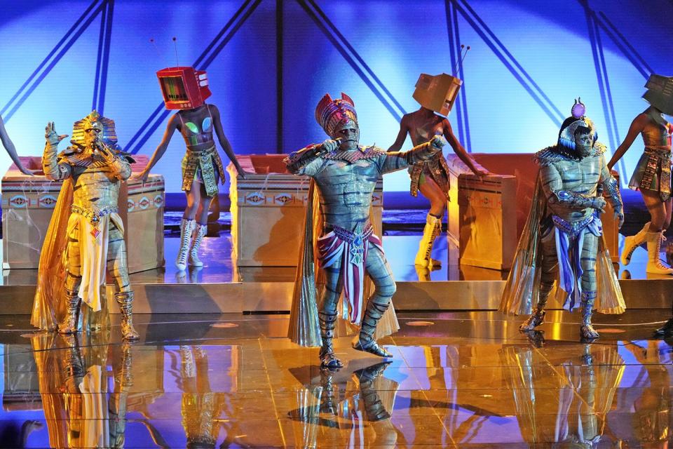 THE MASKED SINGER: Mummies in the “TV Theme Night” episode of THE MASKED SINGER airing Wednesday, Oct. 5 (8:00-9:00 PM ET/PT) on FOX. © 2022 FOX Media LLC. CR: Michael Becker / FOX.