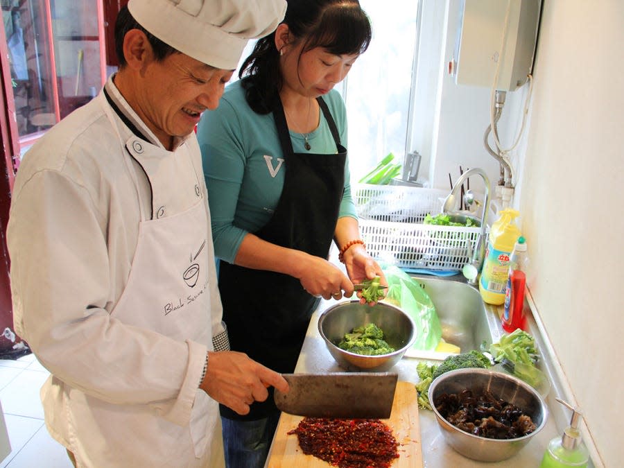 mr. zhang, cooking, cook, preparing food, black sesame kitchen, wudaoying hutong, beijing, china, october 2011, bi, dng