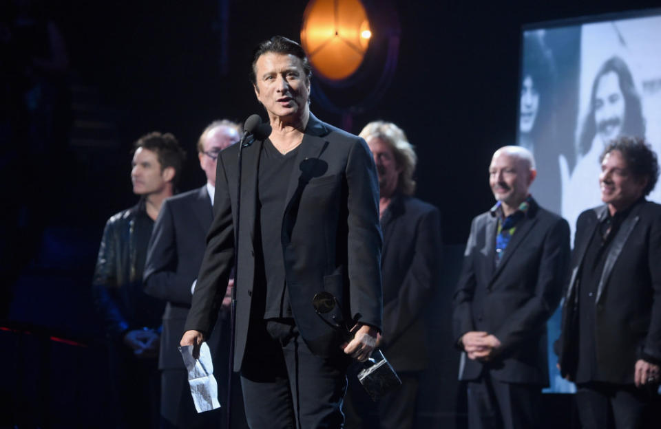 Steve Perry has dropped his lawsuit against his ex-bandmates credit:Bang Showbiz