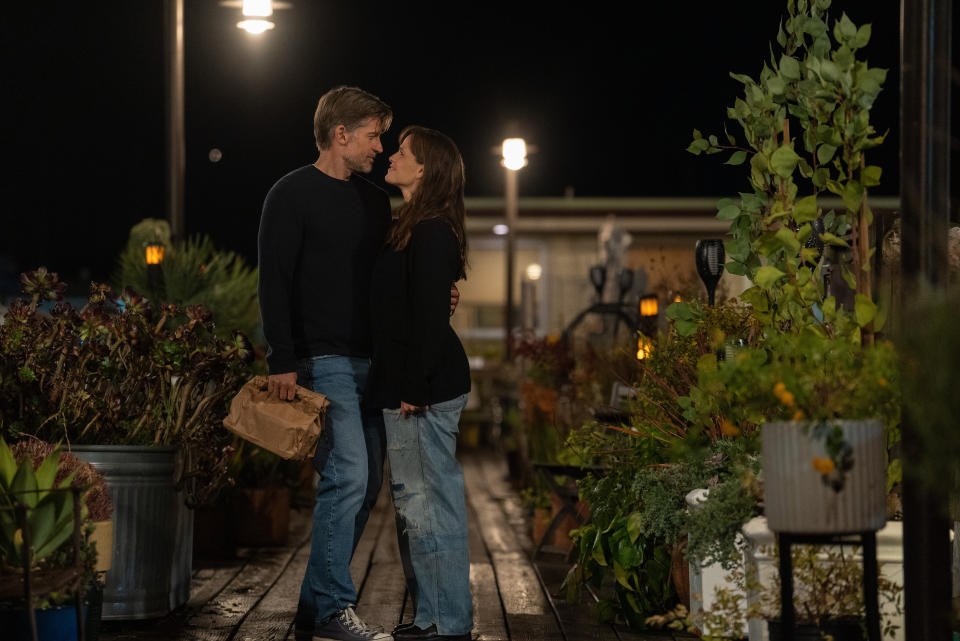 Owen (Nikolaj Coster-Waldau) and Hannah (Jennifer Garner) in The Last Thing He Told Me. (Apple TV+)