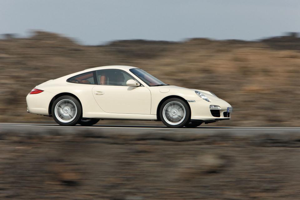 Auf weniger Standtage kommt der Porsche 997, nämlich auf 71,3. Der Preis ist bei diesem Sportwagen-Modell ebenfalls deutlich geringer: 133.948 Euro. Das finden dann auch 20.228 User spannend.