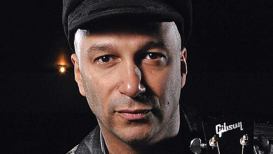  Tom Morello backstage (headshot, 2011). 