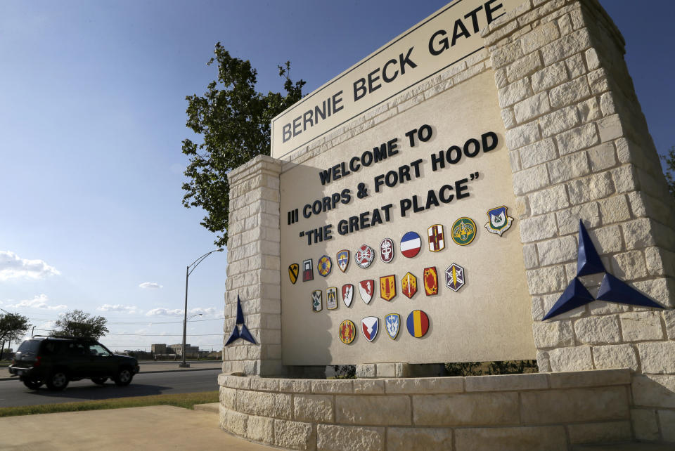 Sign by road that reads: Bernie Beck Gate, Welcome to III Corps & Fort Hood 