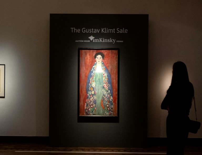 La obra "Retrato de la señorita Lieser", del pintor austríaco Gustav Klimt, expuesto en la casa de subastas im Kinsky, el 16 de abril de 2024 en Viena (Joe Klamar)