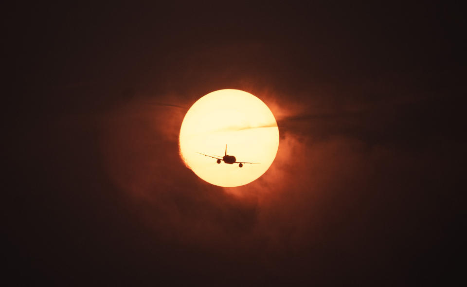 TOPSHOT-US-CANADA-FIRES-SMOG (Andrew Cabellero-Reynolds / AFP via Getty Images)