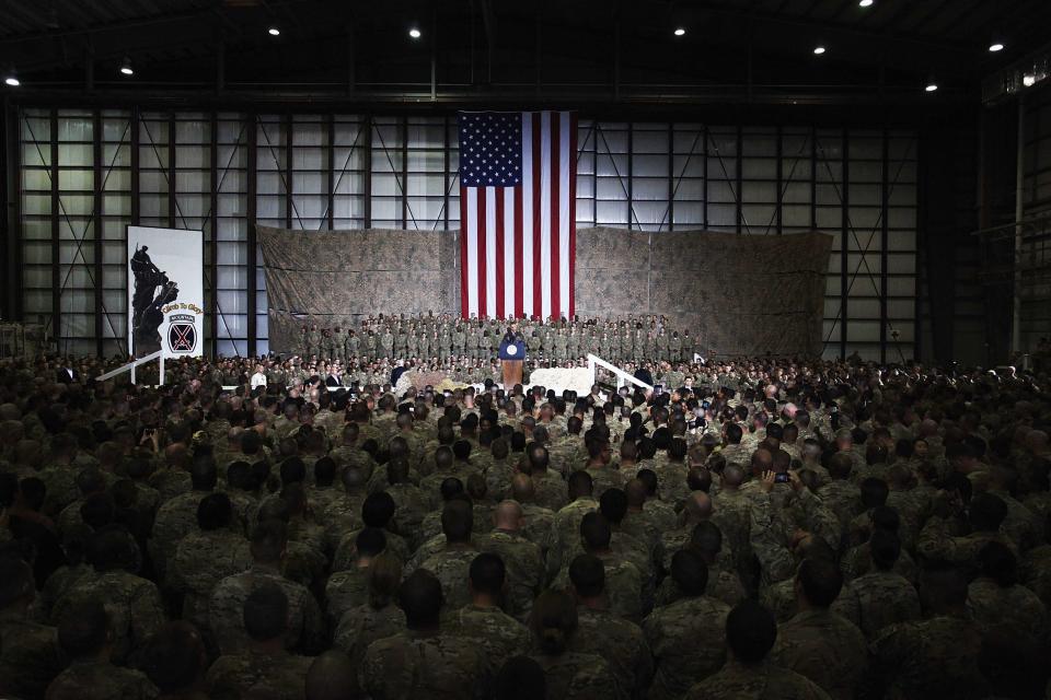 U.S. President Barack Obama delivers remarks to U.S. troops based in Afghanistan, at Bagram Air Base in Kabul, May 25, 2014. The unannounced Memorial Day visit is Obama's first with U.S. troops in Afghanistan since 2012. (REUTERS/Jonathan Ernst)