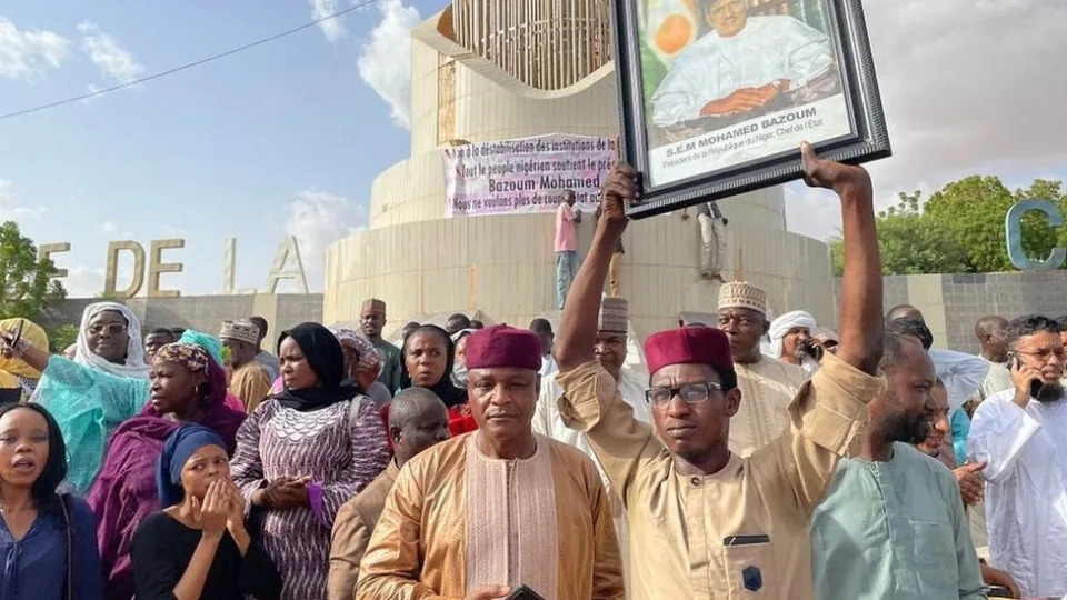 Supporters of President Bazoum, 26 Jul 23