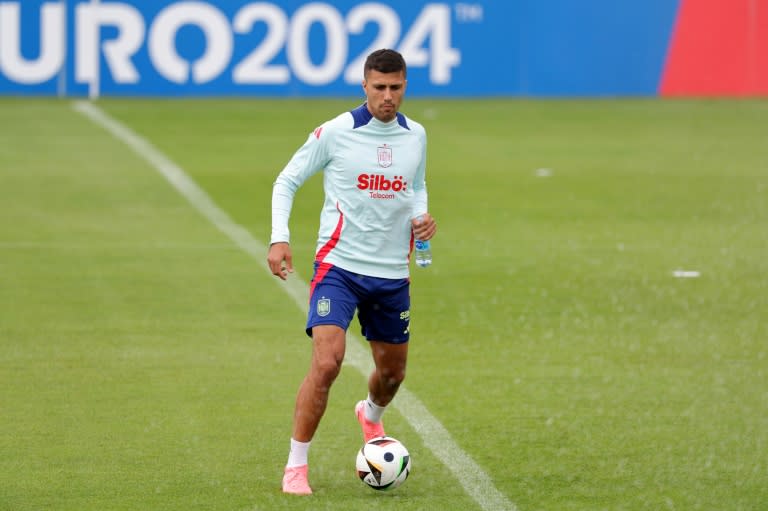 El internacional español Rodri se entrena en Donaueschingen, Alemania, antes de la Eurocopa, el 11 de junio (LLUIS GENE)